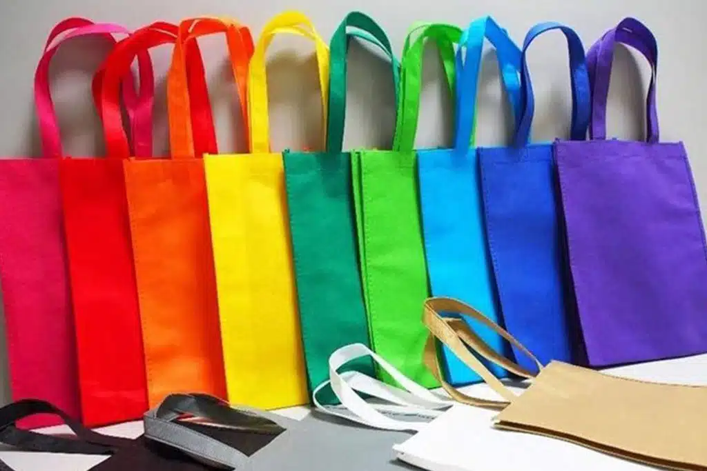 ساک دستی: مزایا و معایب، انواع و کاربرد ها ساک دستی: مزایا و معایب، انواع و کاربرد ها